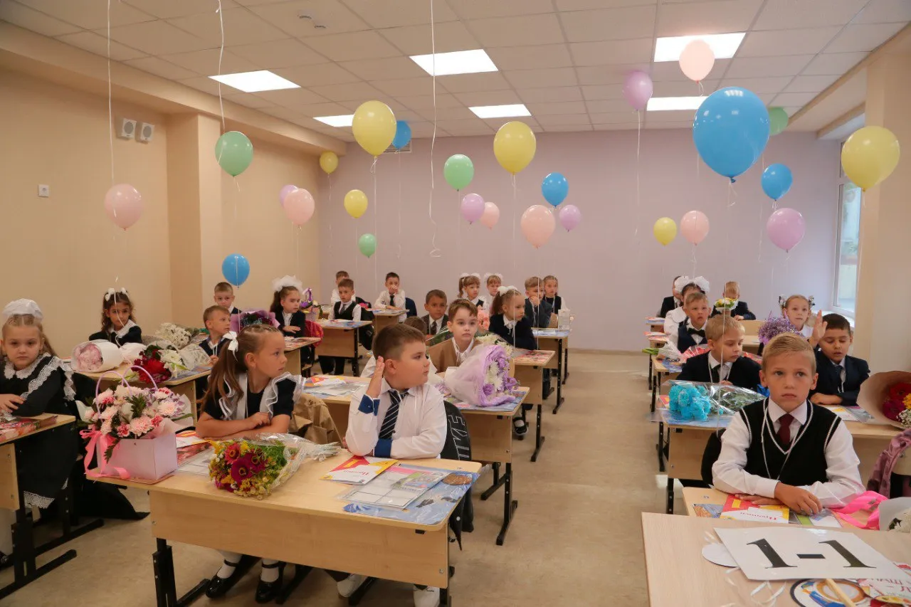 В Омске прошли торжественные линейки в обновленных школах