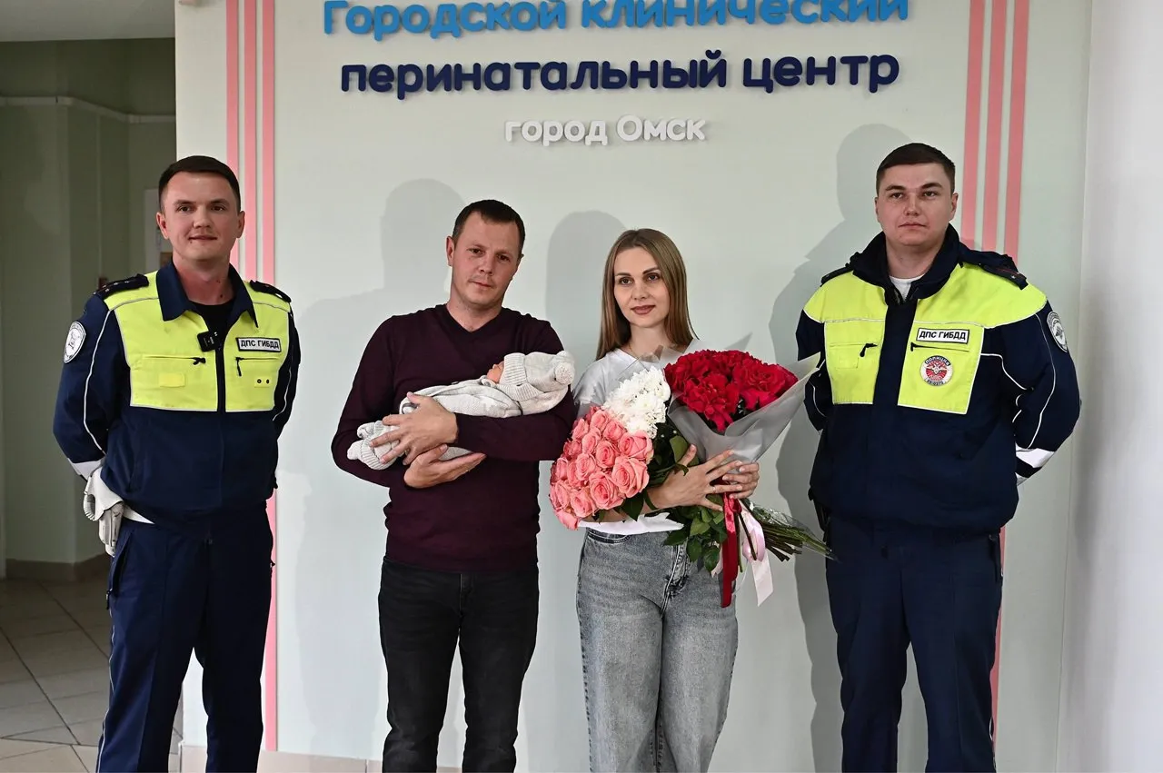 Инспекторы ДПС помогли омичке добраться до роддома