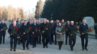 В Омске почтили память воинов перед заседанием Большого Совета Сибири