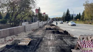 Реконструкция сквера им. Борцов Революции продолжается в центре Омска