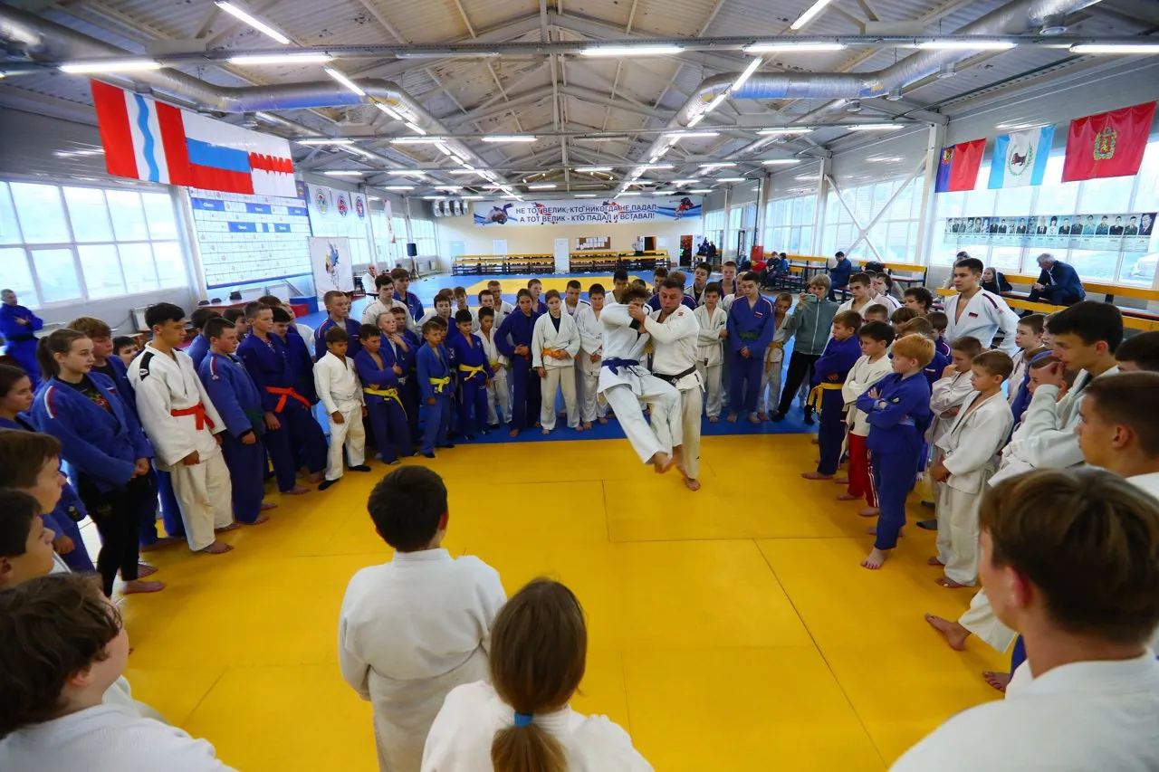 Чемпион первенства мира и Европы по дзюдо провел мастер-класс для омских дзюдоистов