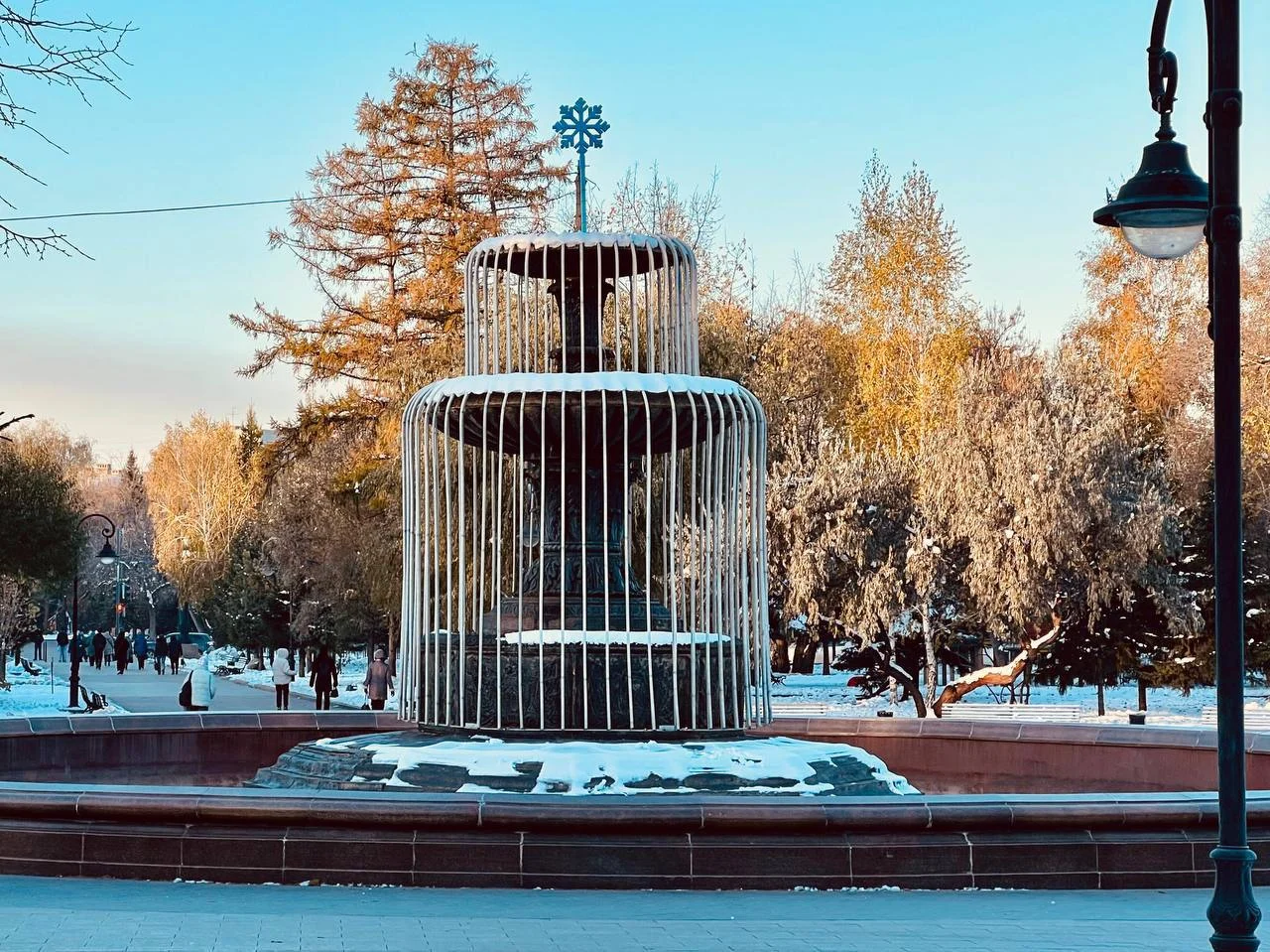 В Омске подсветка на главном городском фонтане в честь Нового года начнет работать уже 1 ноября