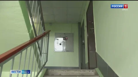 В Омской области сиротам выдали более 80 новых квартир