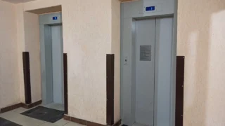В Омской области продолжается замена устаревших лифтов