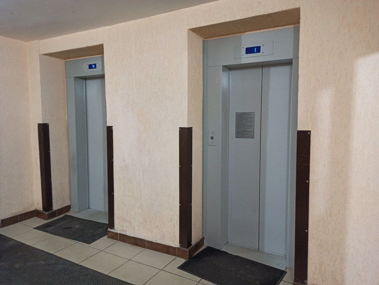 В Омской области продолжается замена устаревших лифтов