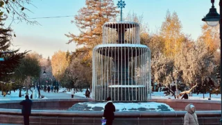 Омск начали украшать к Новому году