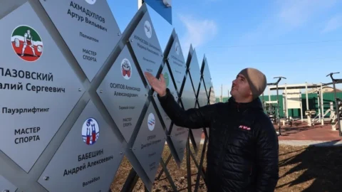 В Оконешниковском районе открыли стенд, посвященный выдающимся спортсменам и заслуженным тренерам