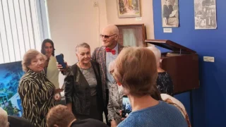 На встрече с диктором Виктором Ларионовым в Доме художника не хватило стульев