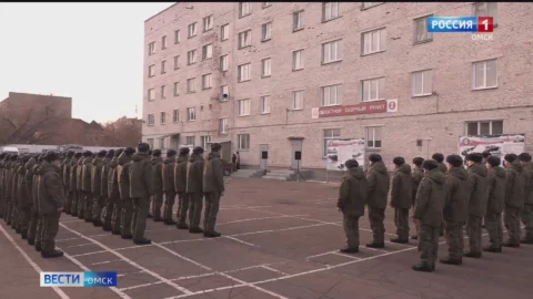 В Омске больше 80 призывников отправились на службу в сухопутные и железнодорожные войска России