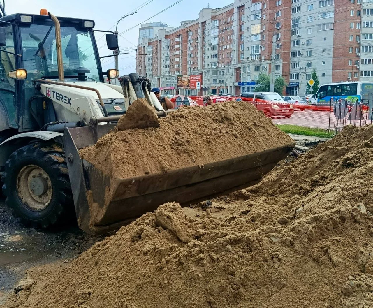 В Омске тепловая компания восстанавливает территории после ремонта теплосетей