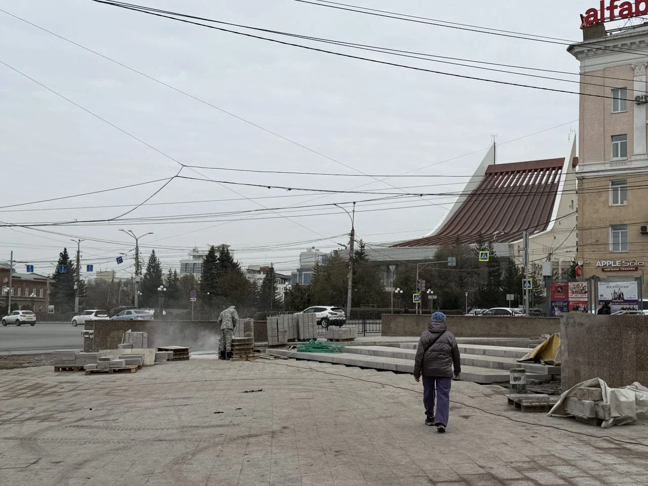 В Омске завершается благоустройство в сквере им. Борцов Революции