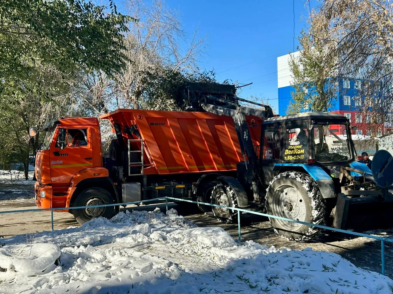 В Омске продолжают ликвидировать последствия снегопада