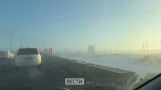 В Омске на Левый берег опустился туман