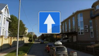 В Омске на нескольких улицах вступили в силу изменения в организации движения транспорта