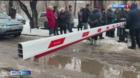 В Омске дорожный скандал разразился в жилых дворах на улице Бородина