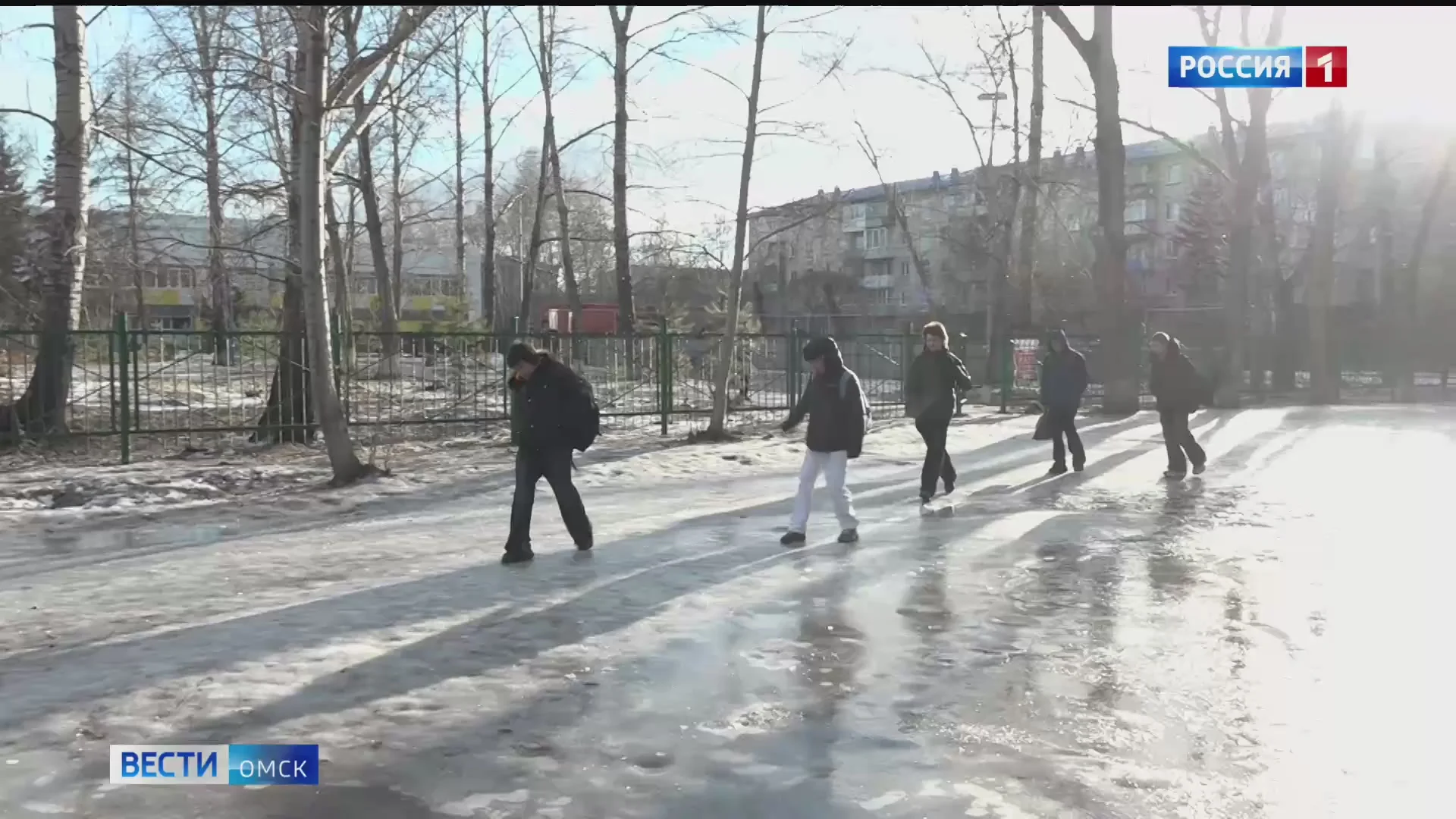 Скользкие тротуары, горки и праздничная пиротехника — главные причины новогоднего травматизма омичей
