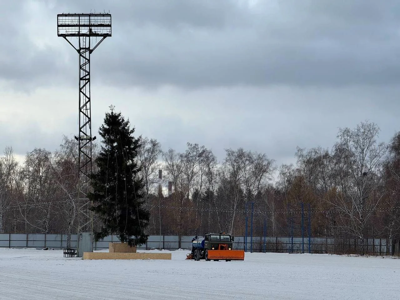 В Омске на «Красной звезде» начали подготовку к заливке катка