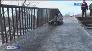 На борьбу с гололедом в Омске бросили все силы