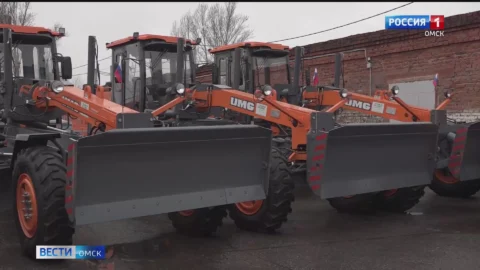 В Омске региональный автопарк дорожной техники пополнился новыми машинами