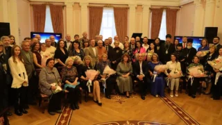 Председатель Омского Союза журналистов вручил награды сотрудникам ГТРК «Иртыш»