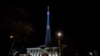Вышка омского Телецентра зажглась яркими огнями в честь Дня народного единства