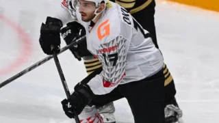 Омский «Авангард» уступил «Адмиралу» в овертайме