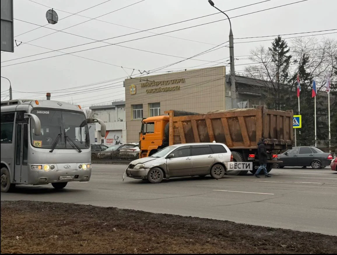В Омске в районе Телецентра затруднено движение из-за ДТП