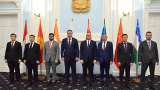 Глава региона провел встречу с дипломатами стран ШОС