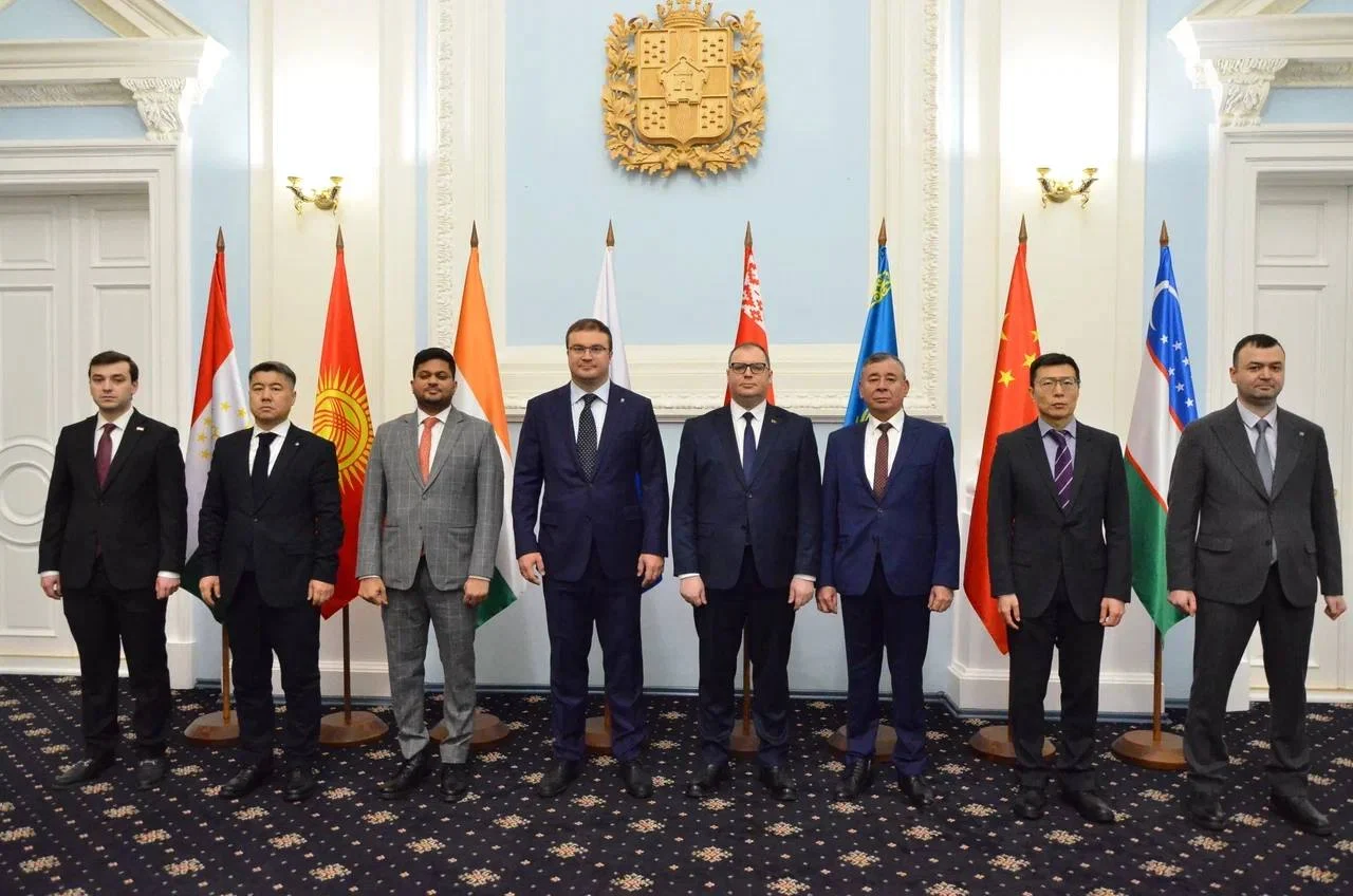 Глава региона провел встречу с дипломатами стран ШОС