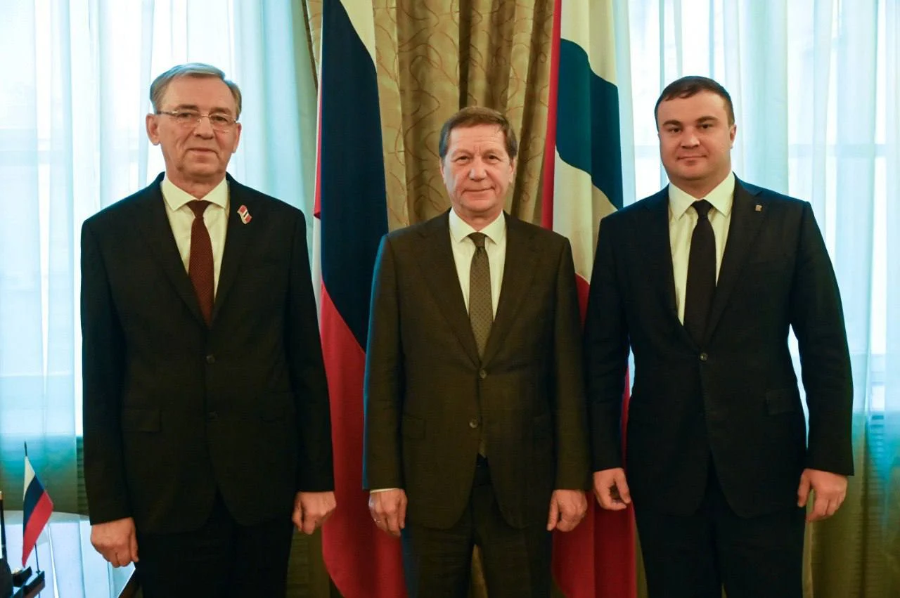 Виталий Хоценко обсудил с Александром Жуковым направления финансирования для Омской области