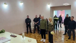 Екатерина Мизулина и SHAMAN расписались в ЗАГСе Донецка