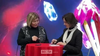 В Омске на G-Drive Арене проходит автограф-сессия с Евгенией Медведевой