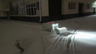 В Омске робот-уборщик впервые вышел на борьбу со снегом