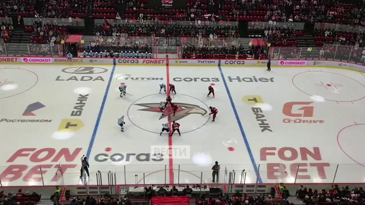 Стартовал матч омского «Авангарда» и новосибирской «Сибири»