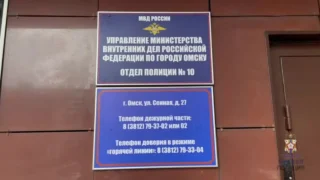Омич похитил вывески у Омского Эрмитажа
