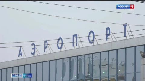 В Омске задержали 11 авиарейсов