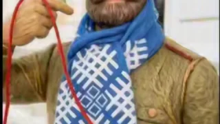 Омичам показали атрибутику Рождественского полумарафона