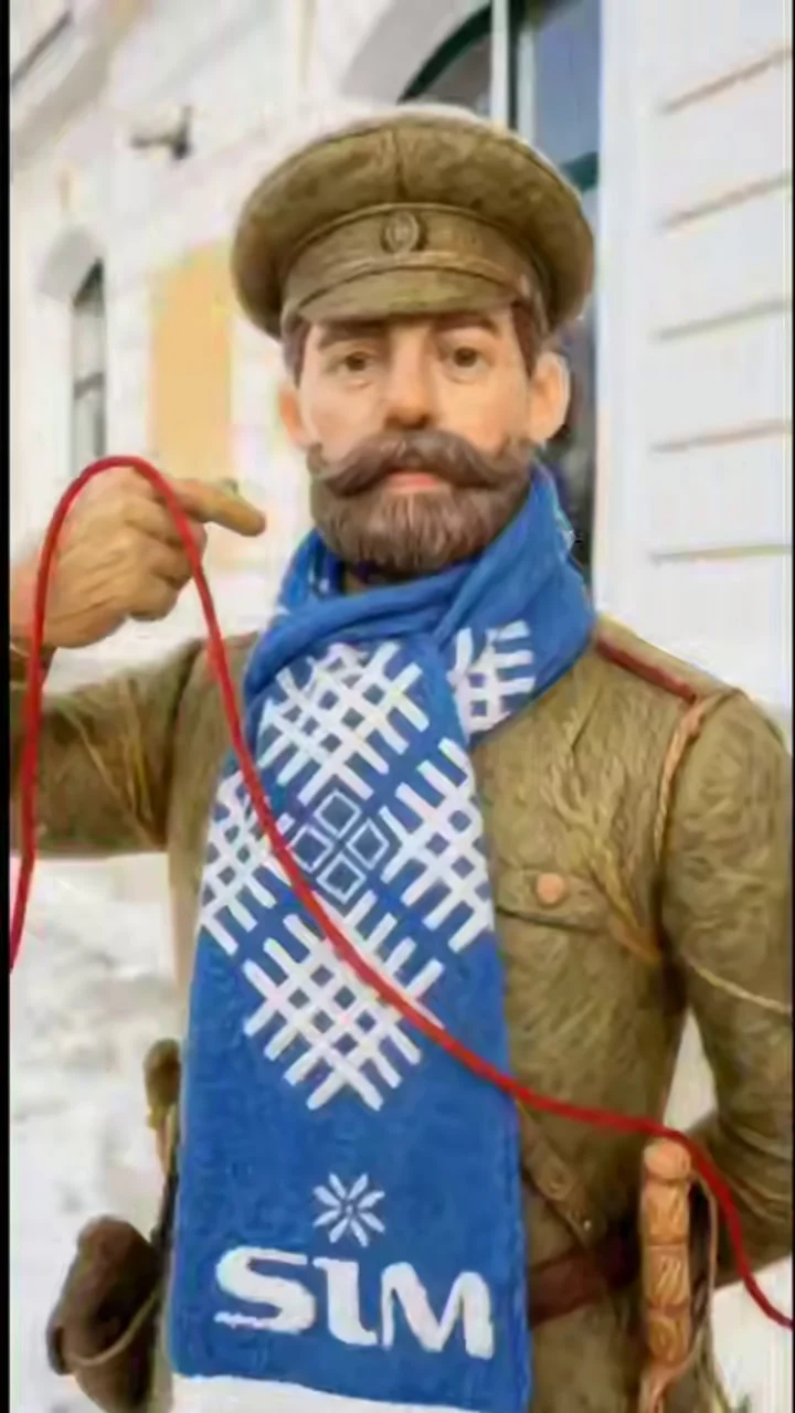 Омичам показали атрибутику Рождественского полумарафона