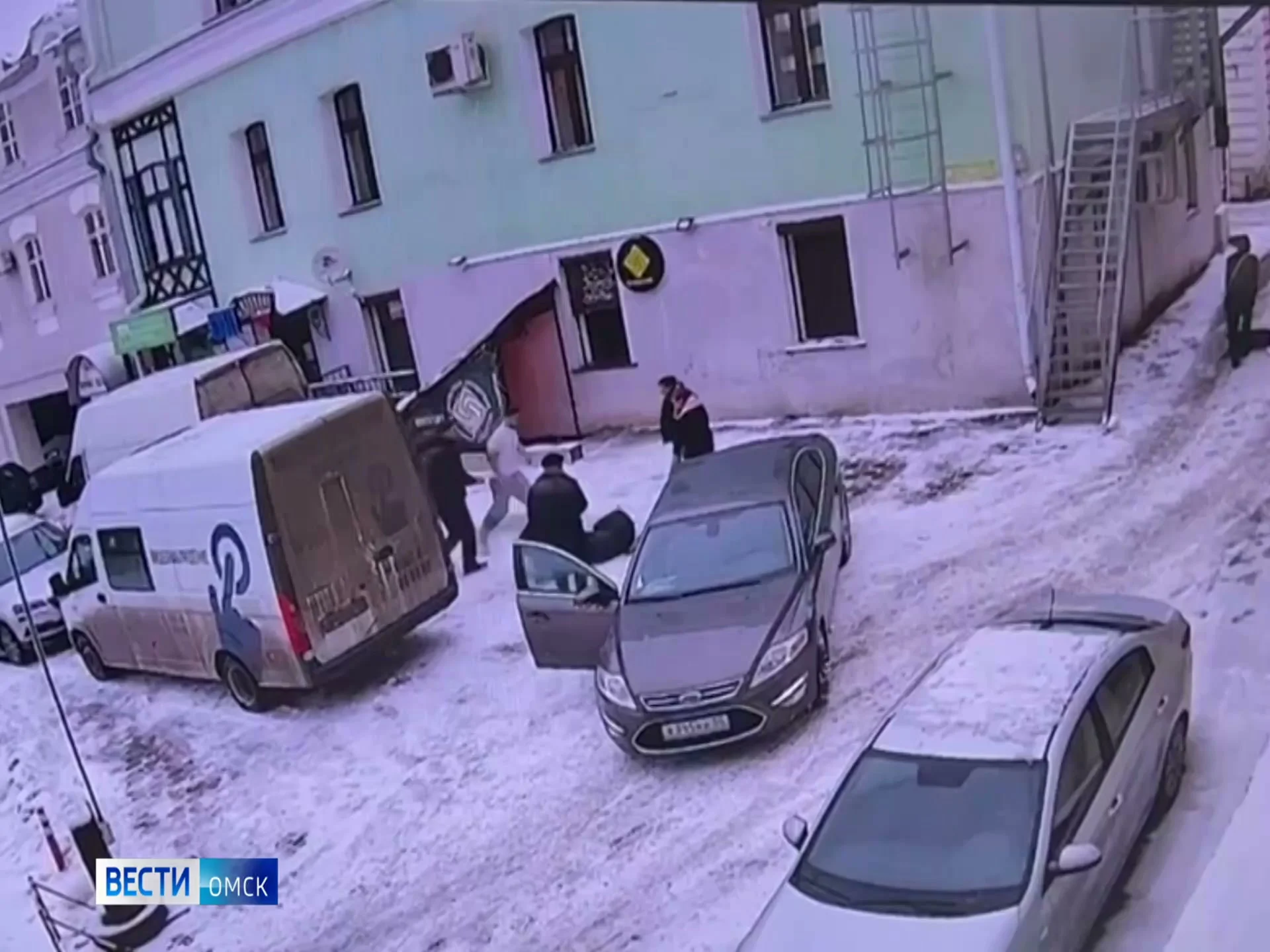 Внезапной дракой закончился неправильный взгляд мужчины на омичей в центре города