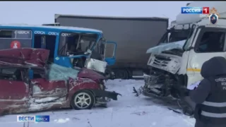 Число пострадавших в аварии на трассе Омск-Тюмень увеличилось до 15 человек