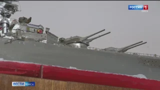 Омич создал из дерева коллекцию самолетов, вертолетов и кораблей