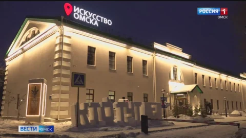 В центре Омска появилась интригующая снежная инсталляция