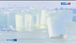 В Омске начали вырезать лед на водоемах
