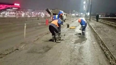 В Омске продолжаются локальные ремонты моста им. 60‑летия ВЛКСМ