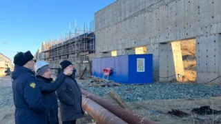 Прокуратура начала проверку в связи с задержкой зарплаты строителям Красногорского гидроузла