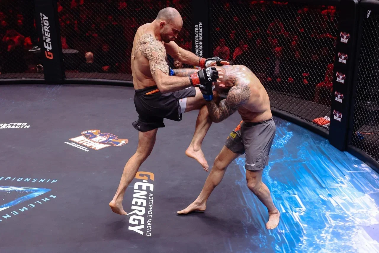 Омич Андрей Корешков одержал победу над Петром Недзельским на турнире SFC 12