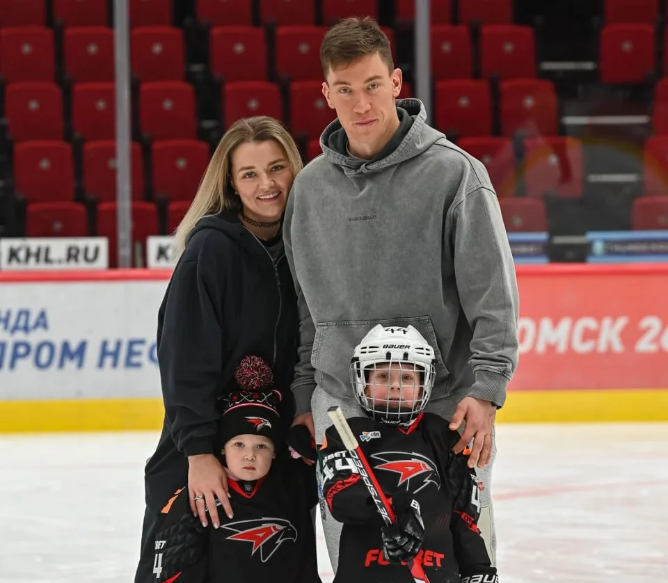 В семье капитана омского «Авангарда» ожидается пополнение