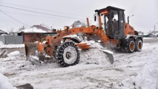 В Омске продолжают уборку после вчерашнего снегопада