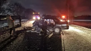 В Омском районе в ДТП машине «смяло» половину кабины