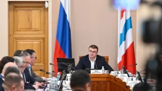 Глава региона поставил задачу обеспечить бесперебойную работу служб в Омской области в период праздников